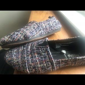 Map love that look like Toms kind of shoes.